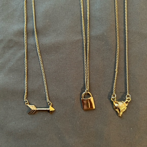 Gold tone layering necklaces - Picture 3 of 3